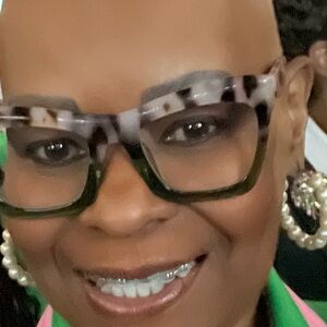 Meet your Posher, Shenitta